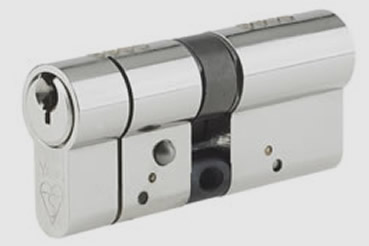 British Standard Cylinder locl installation by Potters Bar master locksmith